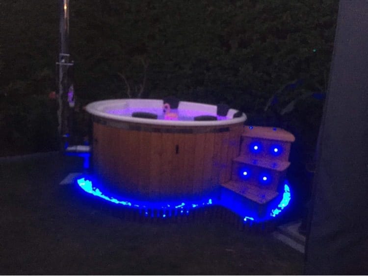 HOT TUB 1.8m (external stove) 15